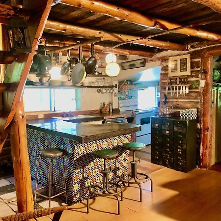 Chalet En Bois Rond Mauricie サン・タレクシ・デ・モン エクステリア 写真