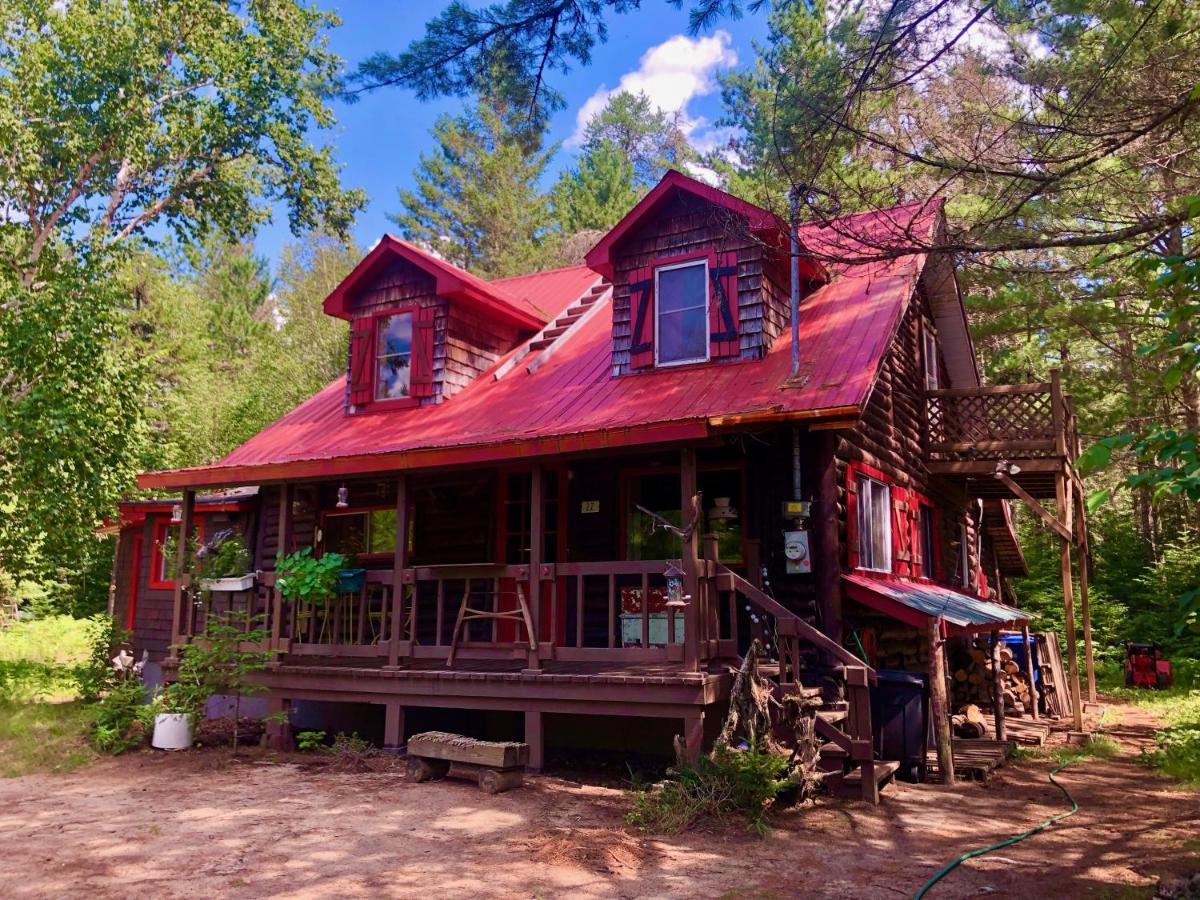 Chalet En Bois Rond Mauricie サン・タレクシ・デ・モン エクステリア 写真
