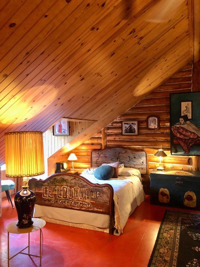 Chalet En Bois Rond Mauricie サン・タレクシ・デ・モン エクステリア 写真