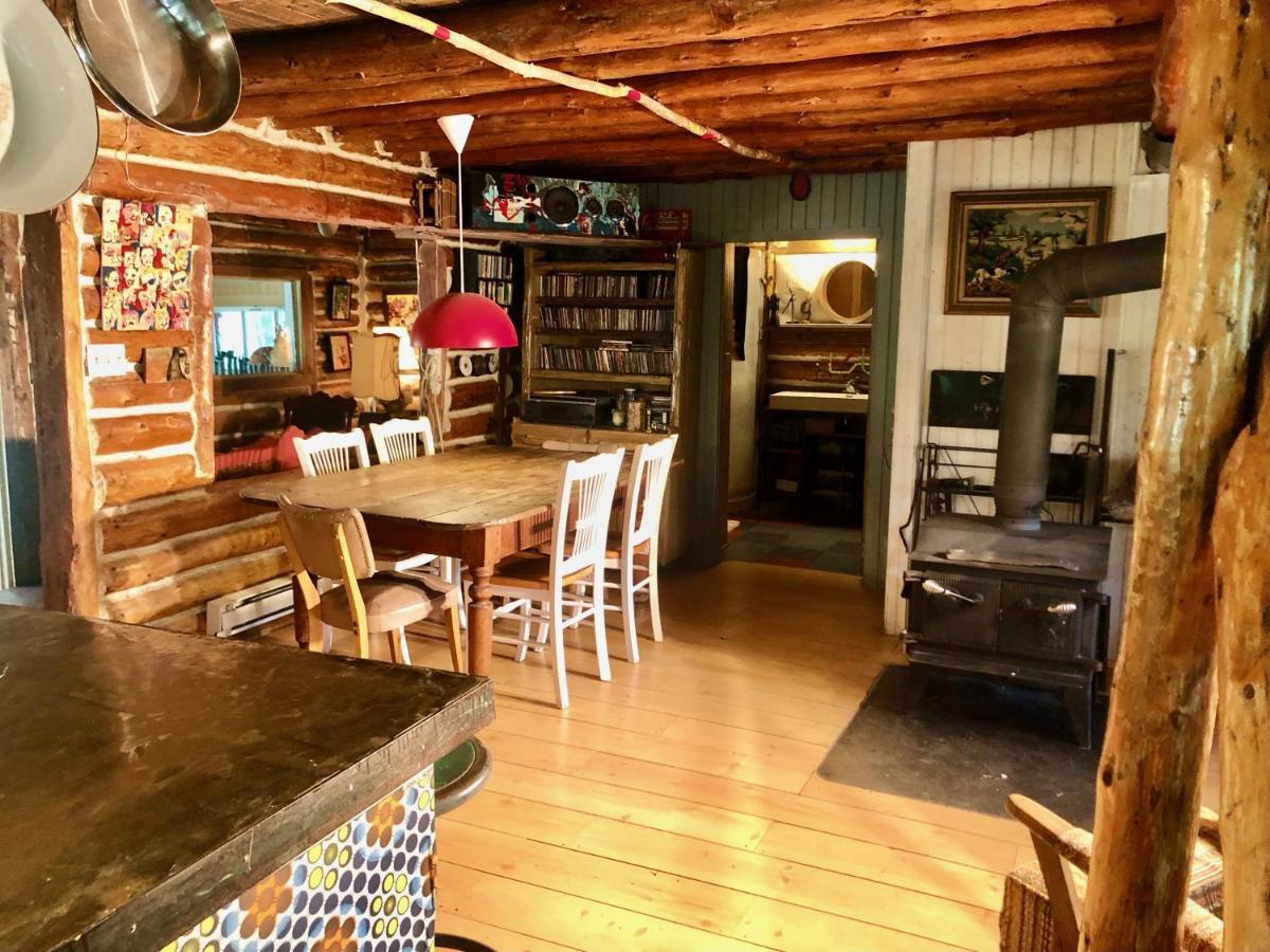 Chalet En Bois Rond Mauricie サン・タレクシ・デ・モン エクステリア 写真