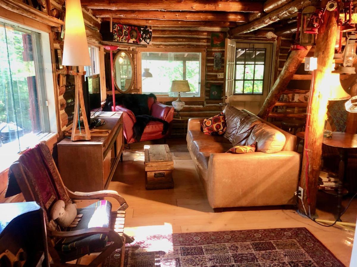Chalet En Bois Rond Mauricie サン・タレクシ・デ・モン エクステリア 写真