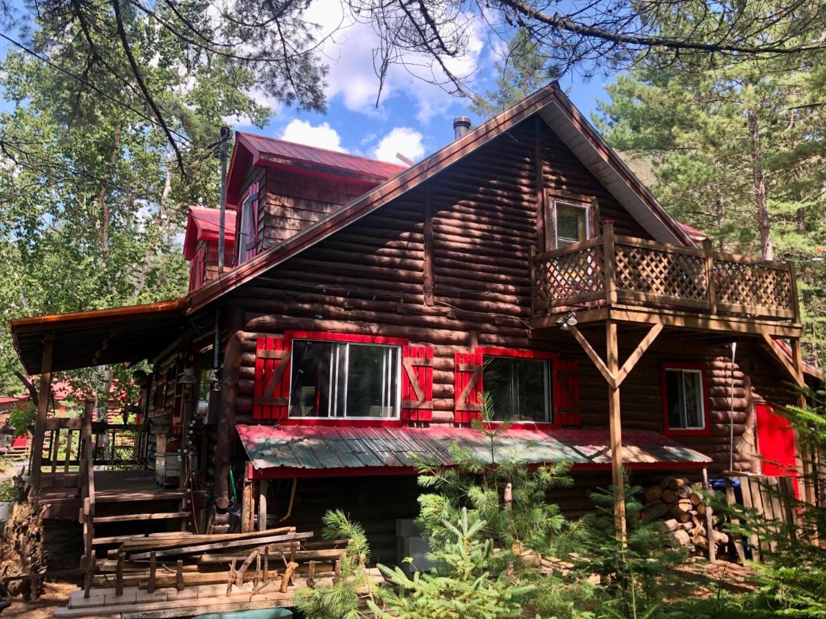 Chalet En Bois Rond Mauricie サン・タレクシ・デ・モン エクステリア 写真